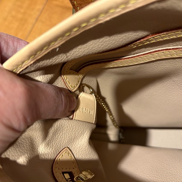 Authentic vintage Louis Vuitton bucket bag! - Picture 4 of 12